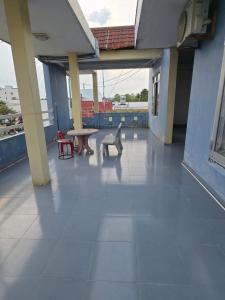 a patio with a table and chairs on a building at Khách sạn Thảo Minh in Lagi