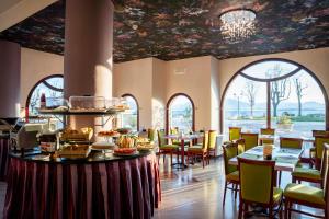 a restaurant with a table with food on it at Hotel Vittorio in Desenzano del Garda