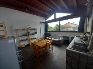 a kitchen and living room with a table and a couch at Una piccola casa al mare in San Domino