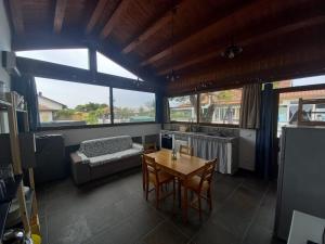 a living room with a table and a couch at Una piccola casa al mare in San Domino