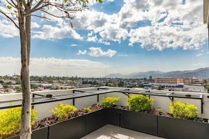 una vista della città dal tetto di un edificio di Hotel Nuve Torreón a Torreón