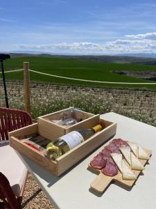 a box of wine and cheese on a table at Wine Bubble in Cuzcurrita-Río Tirón