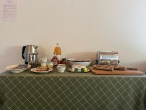 a counter with some food on top of it at Maison Elgenia in Saint-Martin-dʼArrossa