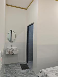 a white room with a sink and a mirror at MAY homestay in Phú Khương