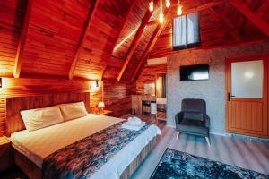 a bedroom with a bed and a chair in a room at Seyr-i Mavi Bungalow in Mavikent +43 photos