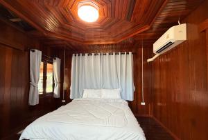 a small bedroom with a bed in a boat at KT Thai House in Ban Ko Khwan +12 photos