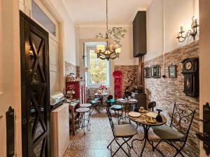 a dining room with tables and chairs and a window at alojamento maritimo II in Espinho