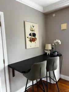 a black table in a room with two chairs at Carraig House in Cavan