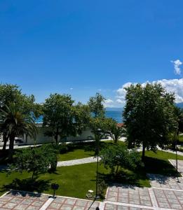 a park with trees and the ocean in the background at Asprovalta Rooms in Asprovalta