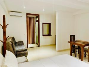 a bedroom with a bed and a desk and a chair at Easy Stay in Kandy