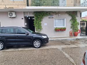 a black car parked in front of a house at TAKIS HOUSE in Káto Panayía