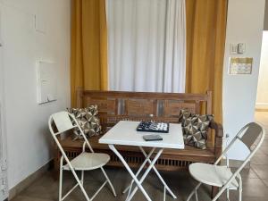 a table and chairs in a room with a window at Casarão Centenário in Passos +25 photos