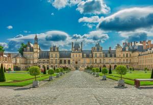 a large castle with a pathway in front of it at Les hauteurs d'Avon - Vue forêt - Parking in Avon