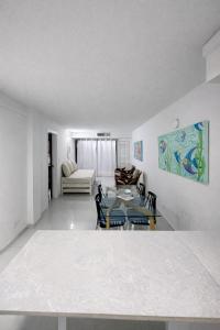 a living room with a table and a couch at Al Reef Apartamentos TOP in San Andrés