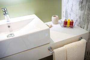 a bathroom with a sink and a basket of toothbrushes at Agriturismo Tenuta "Il Cigno" in Villanterio