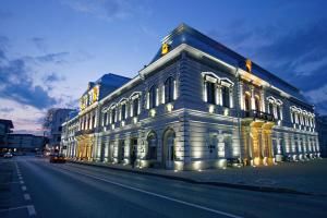 a lit up building on the side of a street at Buchenland Hotel in Câmpulung Moldovenesc