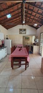 a table and chairs in a room with a kitchen at Recanto do Vô Dito e pet friendly in Camanducaia +21 photos