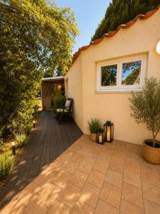 a patio in front of a house with trees at Charmant studio avec piscine 4 personnes in Fréjus