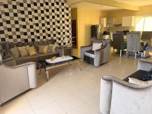 a large living room with couches and chairs at Edificio Ramírez 1 in Boca Canasta