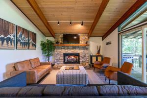 a living room with a couch and a fireplace at Chasing Birdies in Beech Mountain