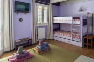 a bedroom with purple walls and bunk beds at B&B Abracadabra in Ravenna +43 photos