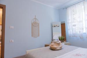 a blue room with a basket on a table at Parkview Home in Korçë