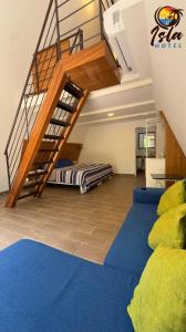 เตียงในห้องที่ HOTEL ISLA +48 ภาพ