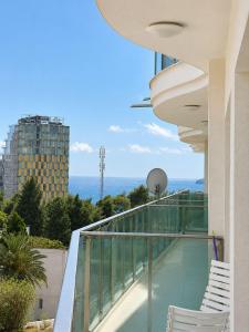 a balcony with two chairs and a view of the ocean at Blue Bay Studio in Bečići