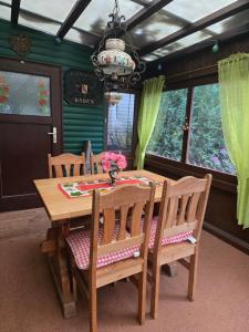 a dining room with a wooden table and chairs at Mobilheim Chalet Chicco in Steinach