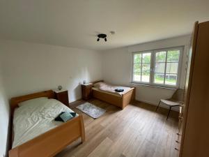 a small bedroom with a bed and a window at Ruhige Monteurwohnung Ohrtermersch in Bippen