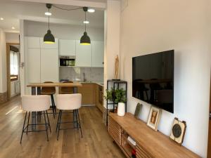 a kitchen and living room with a table and chairs at Tentietxea in Areatza