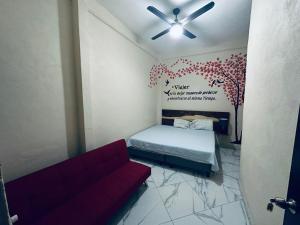 a bedroom with a bed and a red couch at Hotel Vista Hermosa Aeropuerto Puerto Vallarta in Puerto Vallarta +3 photos