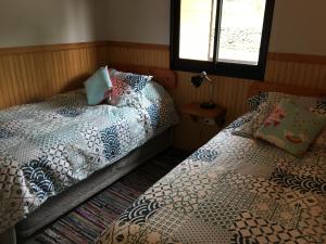 Postel nebo postele na pokoji v ubytování Cabañas El Roble Lican Ray