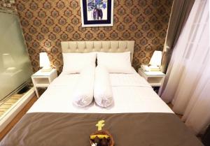 Ένα ή περισσότερα κρεβάτια σε δωμάτιο στο F Hotel Jakarta