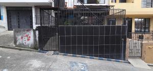 a building that is being constructed with black tile at Departamento central Lg in Pereira