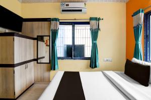 a bedroom with a bed and a window at Hotel O Shyam sundar Hotel in kolkata +30 photos