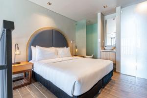 a bedroom with a large bed and a desk at Stylish Duplex Loft - Panoramic Rooftop Pool in Cartagena de Indias +16 photos