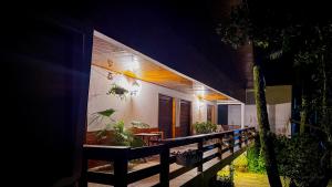 a building with a porch with plants on it at Casa Smile in Teresópolis +12 photos