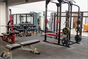 a gym with lots of equipment in a room at Escápate-Room gt A 15 minutos del aereopuerto transporte gratis vista a los volcanes in Guatemala
