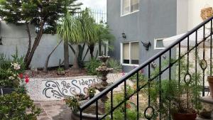 a fence with graffiti on it next to a house at Residencia Sofía in Casa Blanca La Corregidora +38 photos