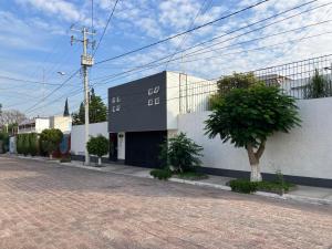 a building on the side of a street at Residencia Sofía in Casa Blanca La Corregidora