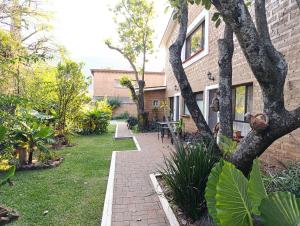 a brick walkway in front of a house at Hotel Casa Capadose in Tlayacapan