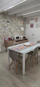 a table and chairs in a kitchen with a counter at Tourist House Palermo in Palermo