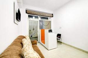 a living room with a couch and a window at Hotel O Ratan Pacific Hotel And Party Hall in Ghaziabad