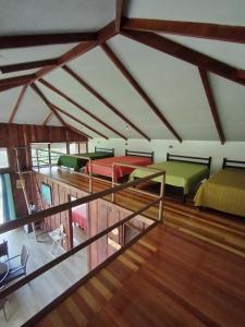 a attic room with two beds and a balcony at Cabaña Vista de Oro 1 in Paraíso