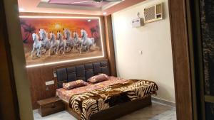 a room with a bed with a picture on the wall at Hotel SR & restaurant in Bhauvāpār