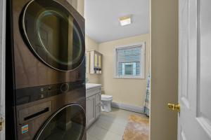 a kitchen with a microwave oven in a bathroom at The Public Street Residence in Providence +31 photos