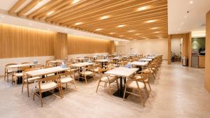 a large dining room with tables and chairs at Hotel Laon in Busan