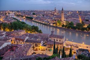 Nespecifikovaný výhled na destinaci Verona nebo výhled na město při pohledu z hotelu