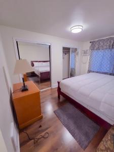 a bedroom with a large bed and a mirror at Residence Tacoma in Tacoma